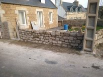 Mur de clôture en pierre